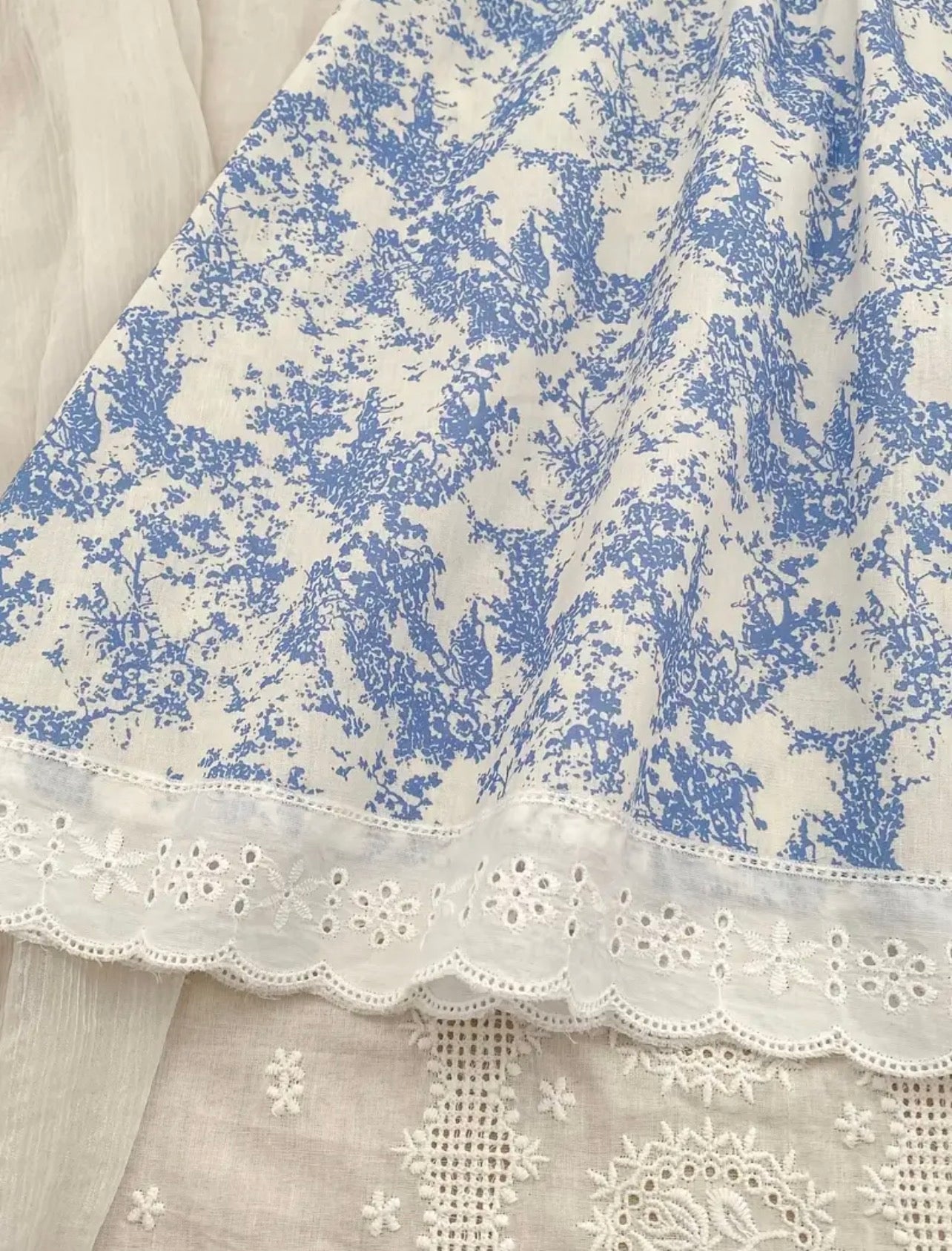 Vestido celeste bordado